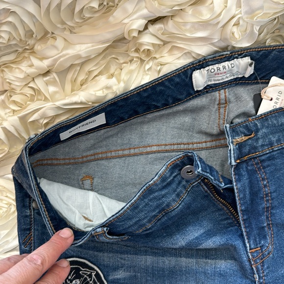 NEW torrid boyfriend jeans - Picture 3 of 10
